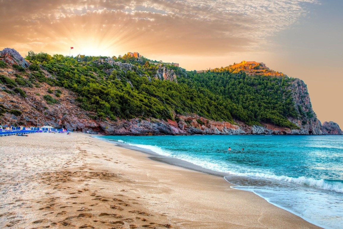 znamenityi-raion-alani-plyaz-kleopatry