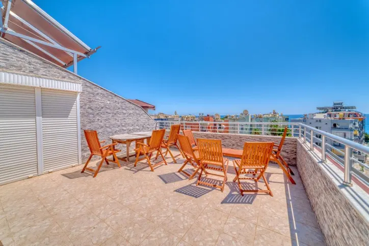 Penthouse in Alanya Tosmur Just Steps from the Beach