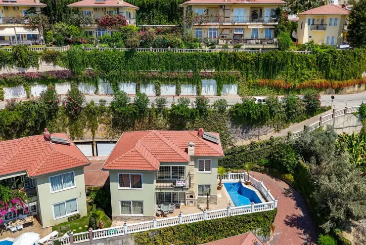 Luxury 3+1 villa in Kargicak with Sea View