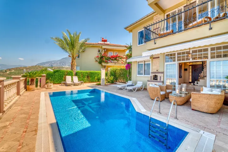 Spacious furnished villa in Gold City layout 3+1