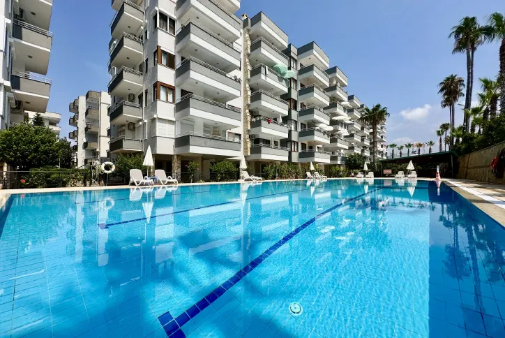 Romslig 4+1 Leilighet med Havutsikt i Alanya