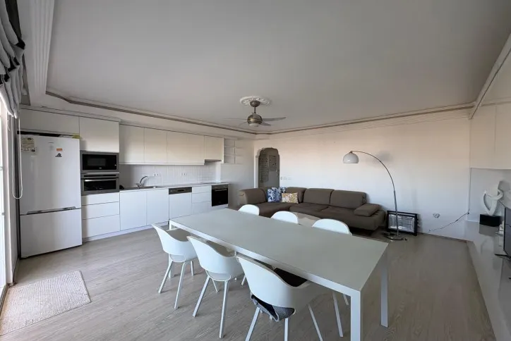 Rymlig bostad med högkvalitativ renovering