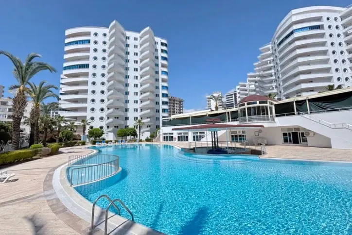 Furnished 2+1 Apartment in Full Facility Complex in Mahmutlar