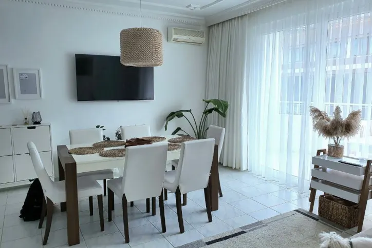 Large 2-bedroom apartment with appliances by the sea