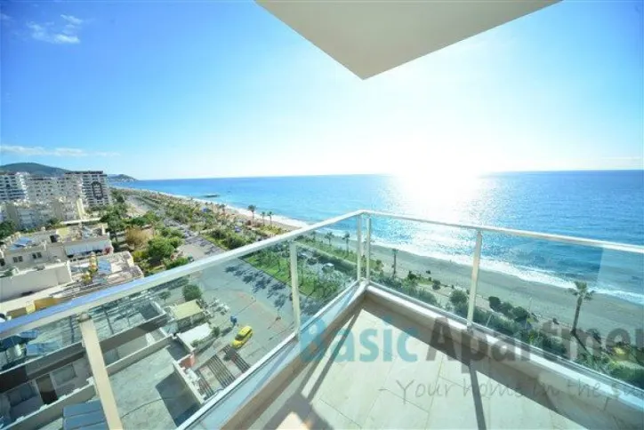 Beachfront apartment in Mahmutlar Alanya with spectecular sea views