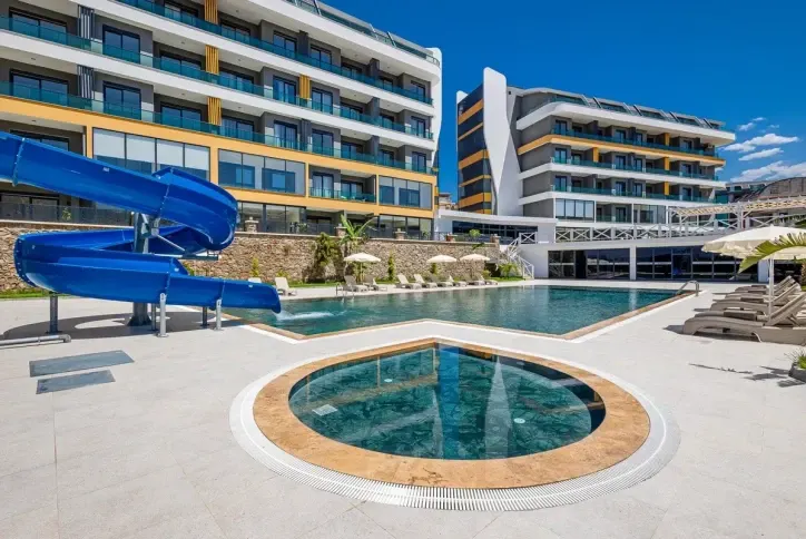 Modern Apartment with Indoor & Outdoor Pools in Oba