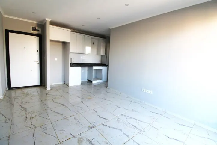 1+1 apartment in a new residential complex in Avsallar
