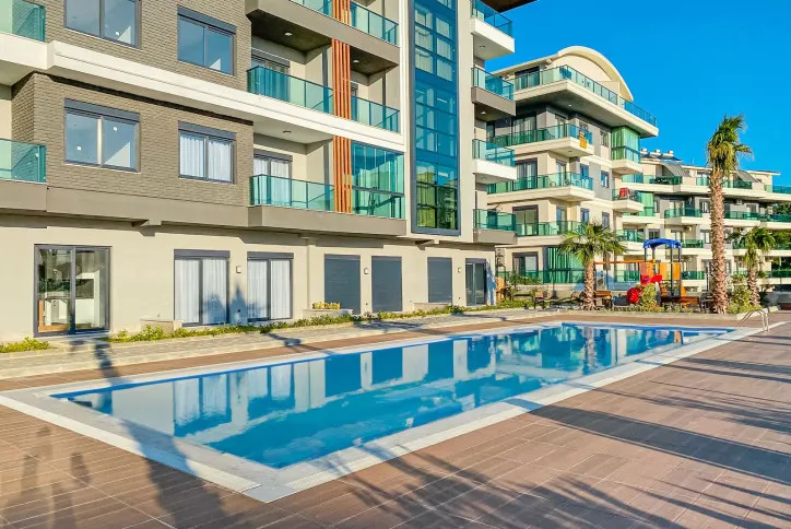 Lyxlägenhet med poolutsikt i Alanya