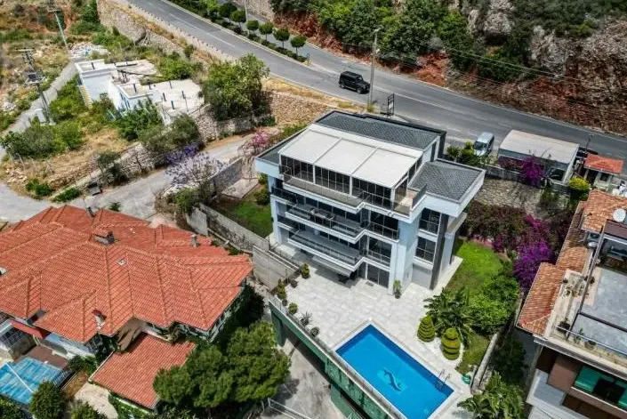 Luxury Detached Villa with Panoramic Alanya Views in Bektaş