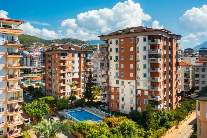 Spacious apartment on the ground floor with furniture and appliances
