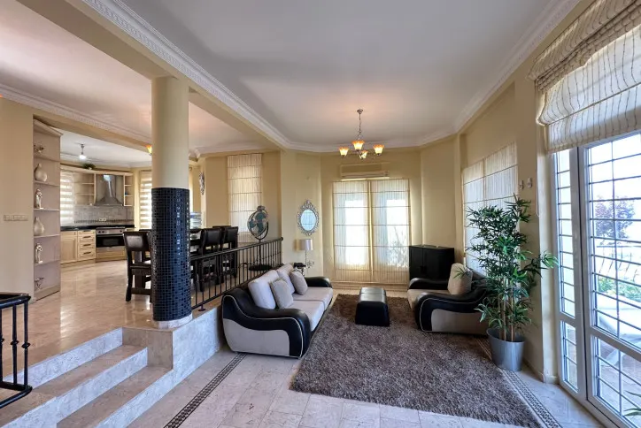 Spacious 4+1 villa in Kargicak in Gold City complex