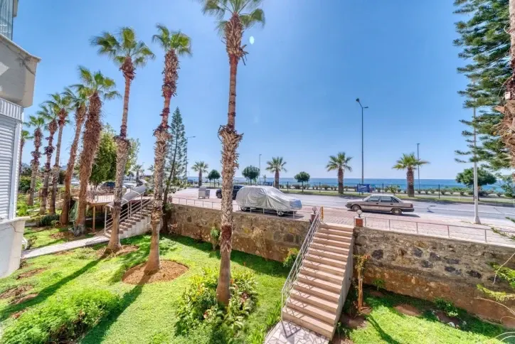 Spacious 3+1 Apartment Near the Sea in Mahmutlar, Alanya