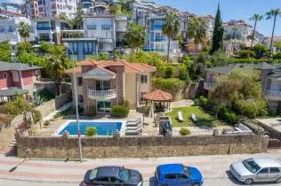 Spacious villa with private pool 300 meters from the sea in Konakli