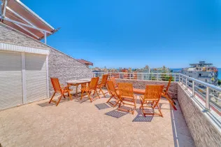 Penthouse in Alanya Tosmur Just Steps from the Beach