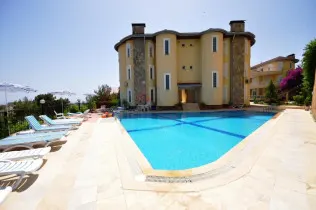 Spacious 3+1 apartment with a large area in Avsallar
