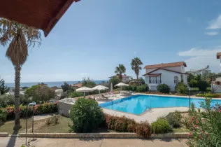 Spacious villa by the sea with a swimming pool and infrastructure