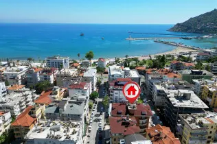 3+1 apartment in the center of Alanya with a sea view