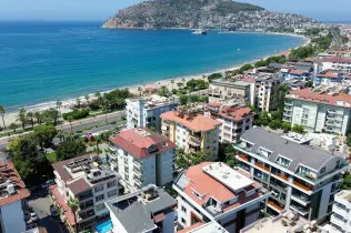 Spacious 4+1 apartment with sea view in Alanya