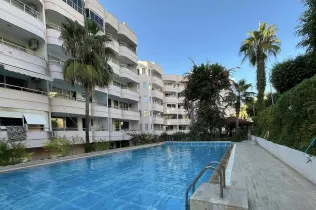 Furnished 1+1 ground floor apartment with private garden in Oba, Alanya