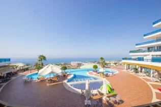Lovely spacious apartment in Alanya with sea views
