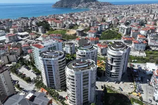 Beautiful 1+1 apartment by the sea in Alanya