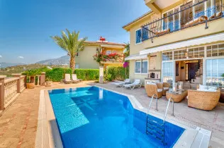 Spacious furnished villa in Gold City layout 3+1