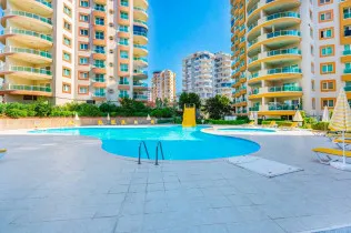 Spacious 2+1 apartment in the center of Mahmutlar with pool view