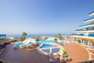Luxurious apartment with a jacuzzi in a seaside residential complex in Konakli