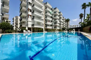 Romslig 4+1 Leilighet med Havutsikt i Alanya