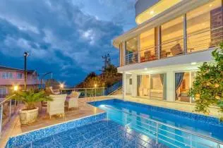Luxury 5+1 Villa with Panoramic Views in Demirtas, Alanya