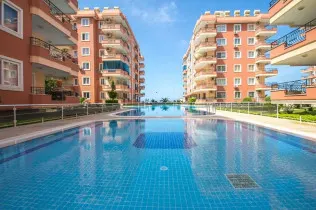 Fully furnished 2+1 resale apartment in Mahmutlar by the sea