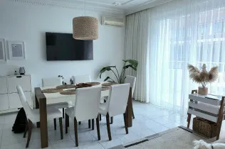 Large 2-bedroom apartment with appliances by the sea