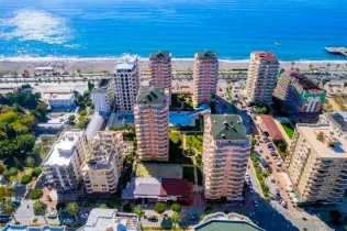 Spacious seafront apartment – ​​just 50 meters from the beach