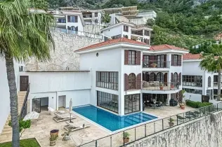 Luxury Sky Club Villa with Panoramic Sea Views in Bektaş, Alanya