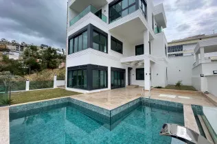 Luxury 3+1 Villa with Garden and Sea and Mountain Views