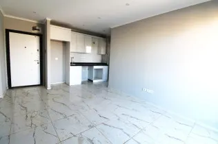 1+1 apartment in a new residential complex in Avsallar