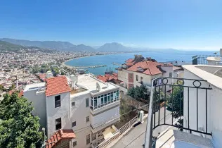 Furnished apartment near Alanya Castle with sea views in the city center