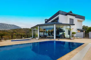 Spacious villa with sea view in Kargicak, Alanya