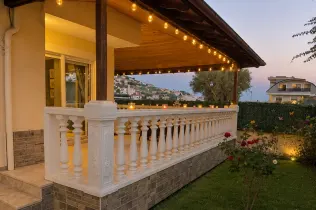 A spacious apartment with a private garden in a prestigious area of Alanya