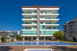 Large apartment by the sea in the Kestel area