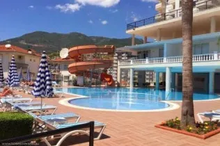 Luxurious complex with many amenities and services