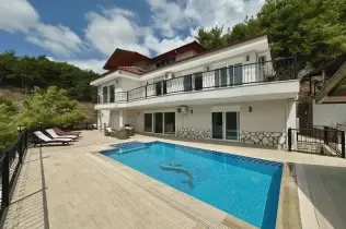 Luxury Alcon Villa with Private Pool & Sea Views in Alanya