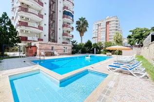Seafront penthouse in Mahmutlar with panoramic views and a spacious layout