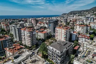 Tvårumslägenhet med rymlig balkong i Alanya