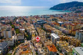 Two-bedroom apartment with a spacious balcony in Alanya